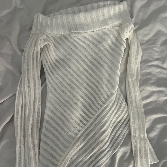 Off the shoulder asymmetrical sweater - Picture 3 of 3